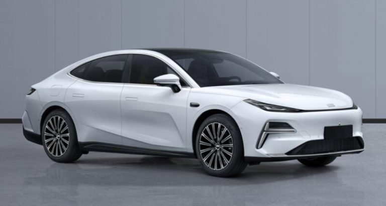 Geely Galaxy Starshine 8 EM-P é revelado na China com autonomia elétrica de 161 km