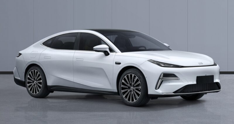 Geely Galaxy Starshine 8 EM-P é revelado na China com autonomia elétrica de 161 km