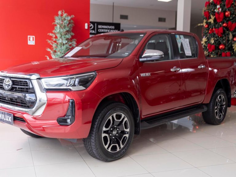 Toyota Hilux SR está com super desconto de de R$ 52.721 em fevereiro
