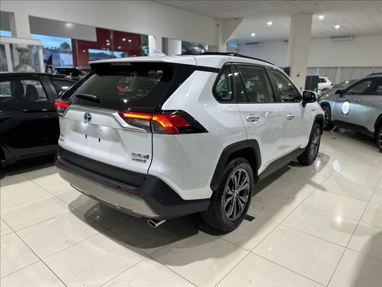 Nova Toyota RAV4 2026 tem mais detalhes revelados antes do lançamento oficial
