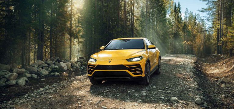 Lamborghini Urus é destruído em incêndio após colisão na Itália