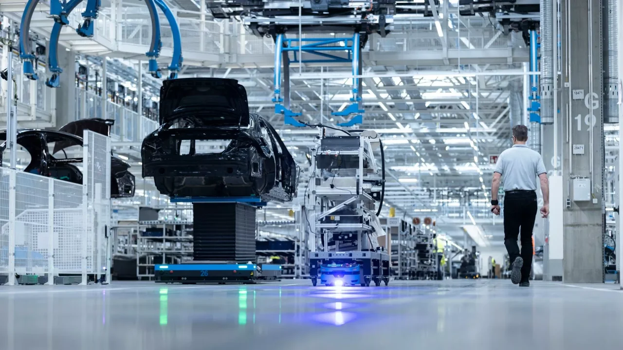 Mercedes-Benz oferece pacotes de desligamento vantajosos em busca de economia
