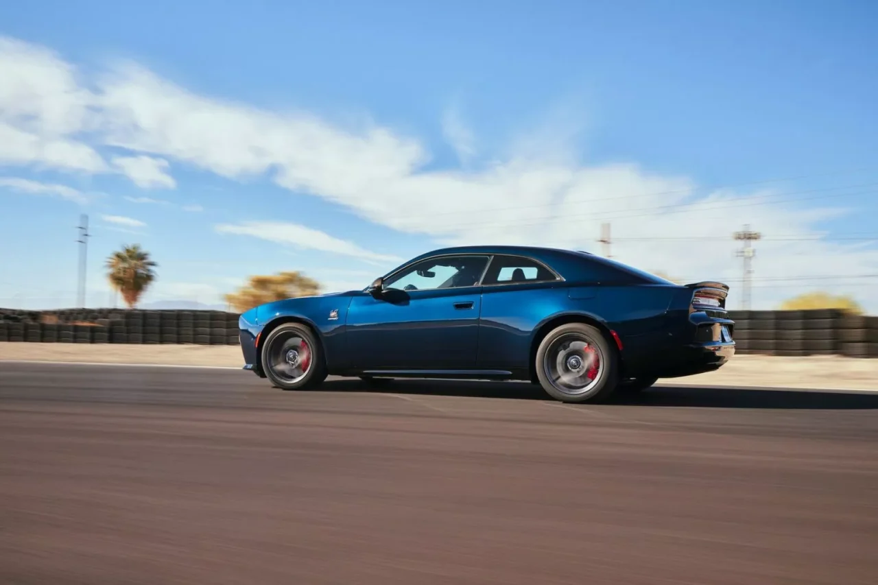 Dodge Charger com motor Hemi V8 pode retornar em 2026