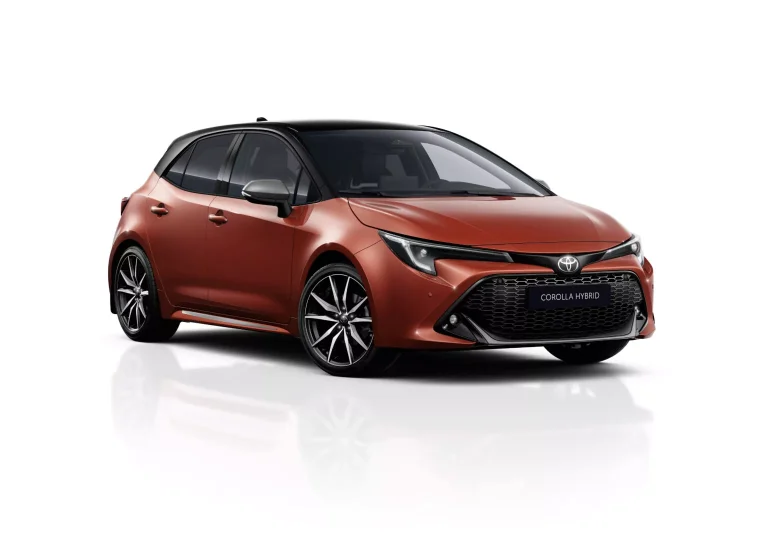 Toyota Corolla 2025 chega com atualização sutil no mercado europeu