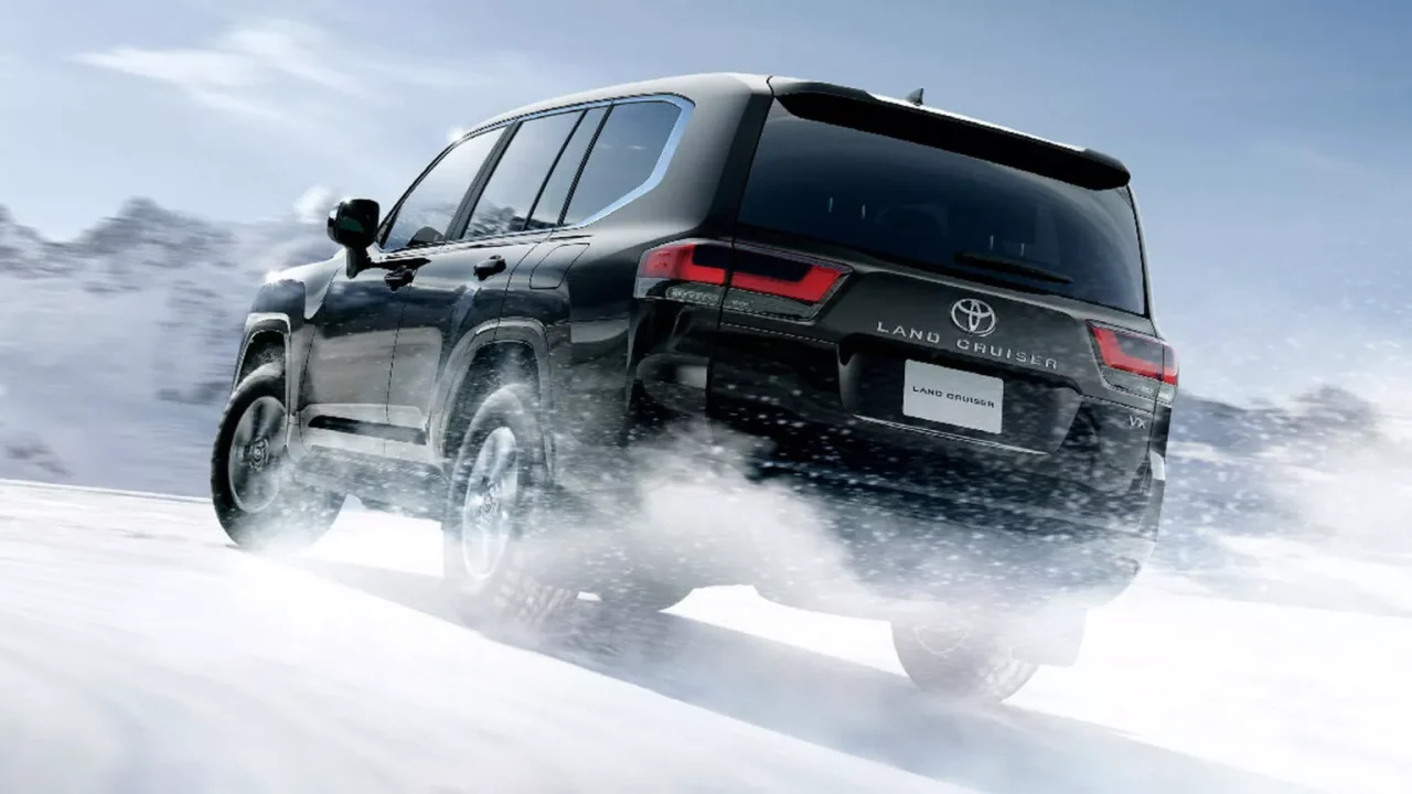 Toyota Land Cruiser 300 tem pedidos suspensos no Japão