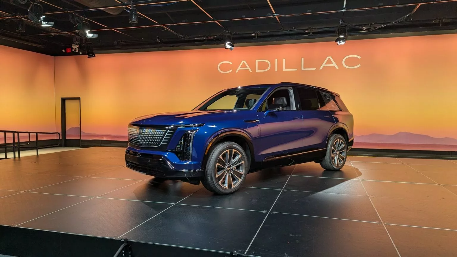 Cadillac Vistiq 2026 chega com desconto e potência de Blackwing