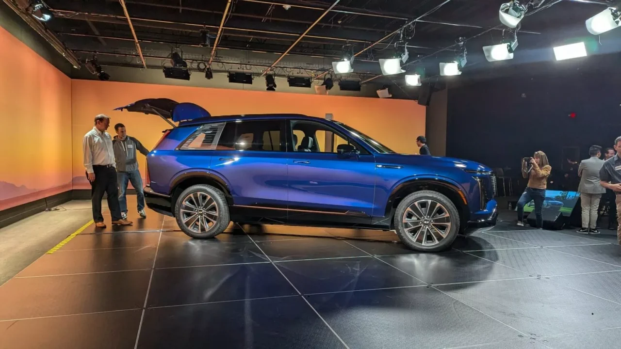 Cadillac Vistiq 2026 chega com desconto e potência de Blackwing