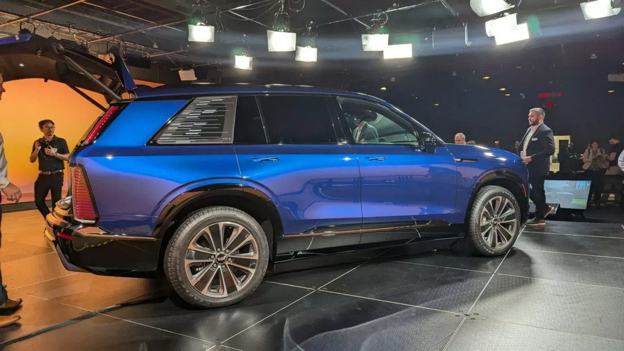 Cadillac Vistiq 2026 chega com desconto e potência de Blackwing