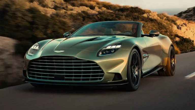 Aston Martin Vanquish Volante celebra 60 anos com motor V12 de 835 cv
