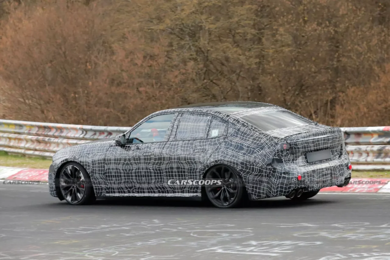 Nova geração do BMW Série 3 é testada em Nürburgring com opções a combustão e elétricas