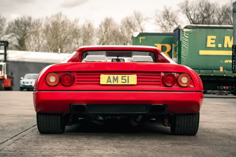 Ferrari atrai público mais jovem e mantém produção exclusiva, aponta CEO