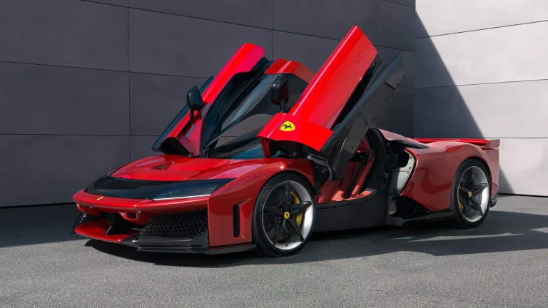 Ferrari eleva preços de Purosangue, 12Cilindri e F80 nos EUA devido a tarifas de importação