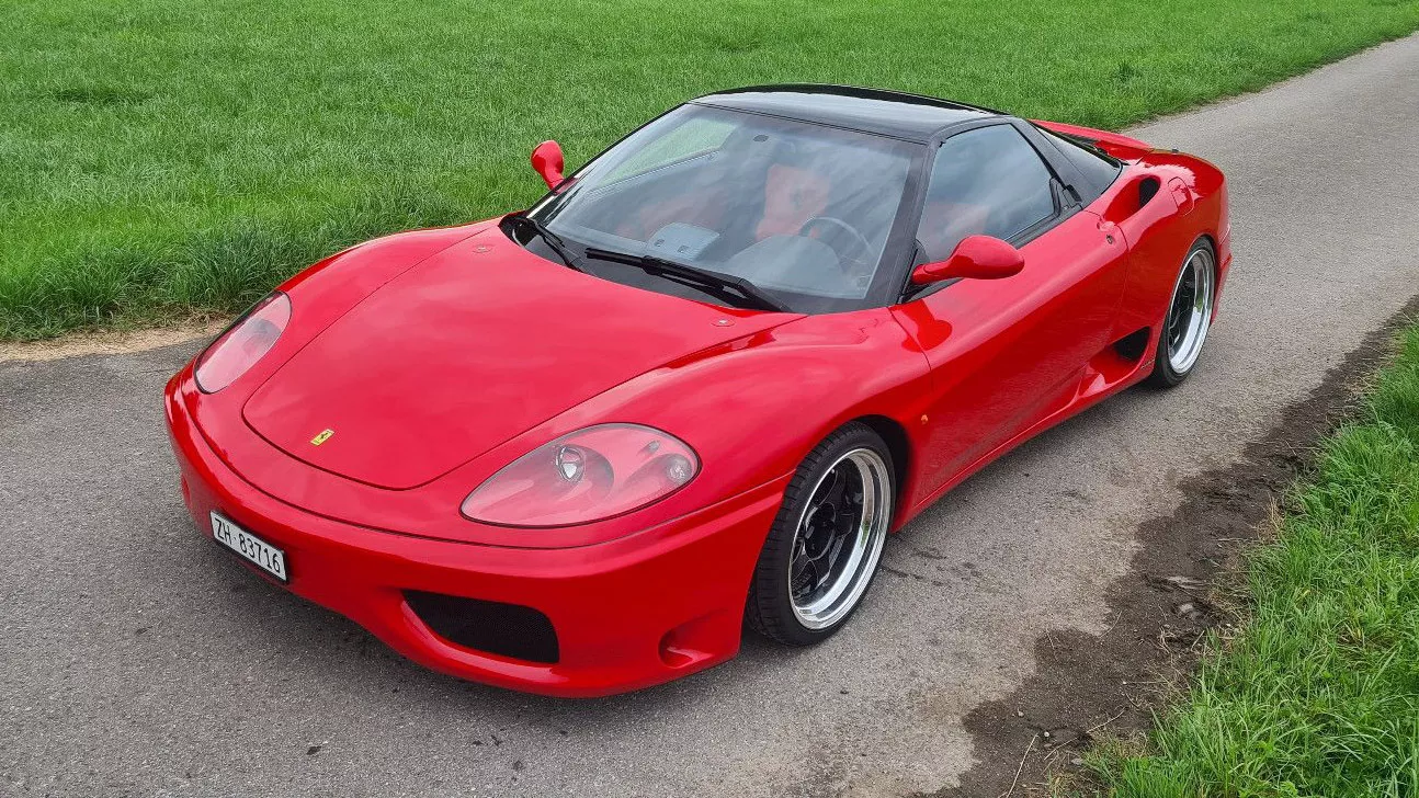 Réplica de Ferrari 360 construída sobre Honda NSX é colocada à venda na Suíça