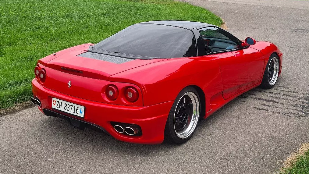 Réplica de Ferrari 360 construída sobre Honda NSX é colocada à venda na Suíça