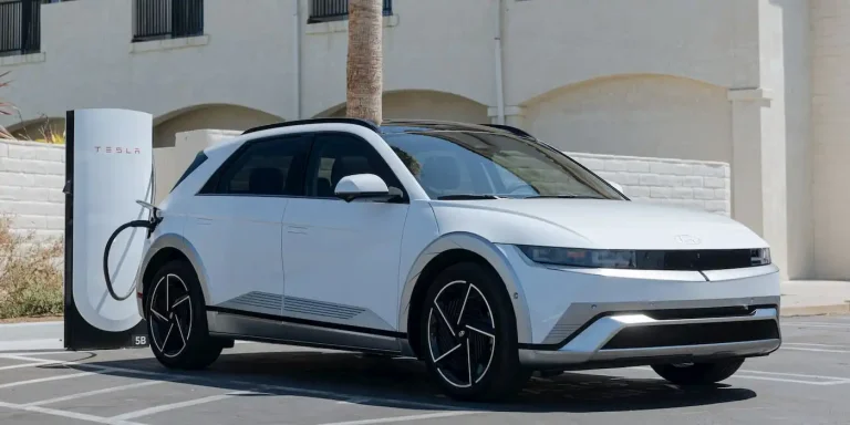 Proprietários de veículos elétricos Hyundai nos EUA ganham acesso à rede de Superchargers da Tesla