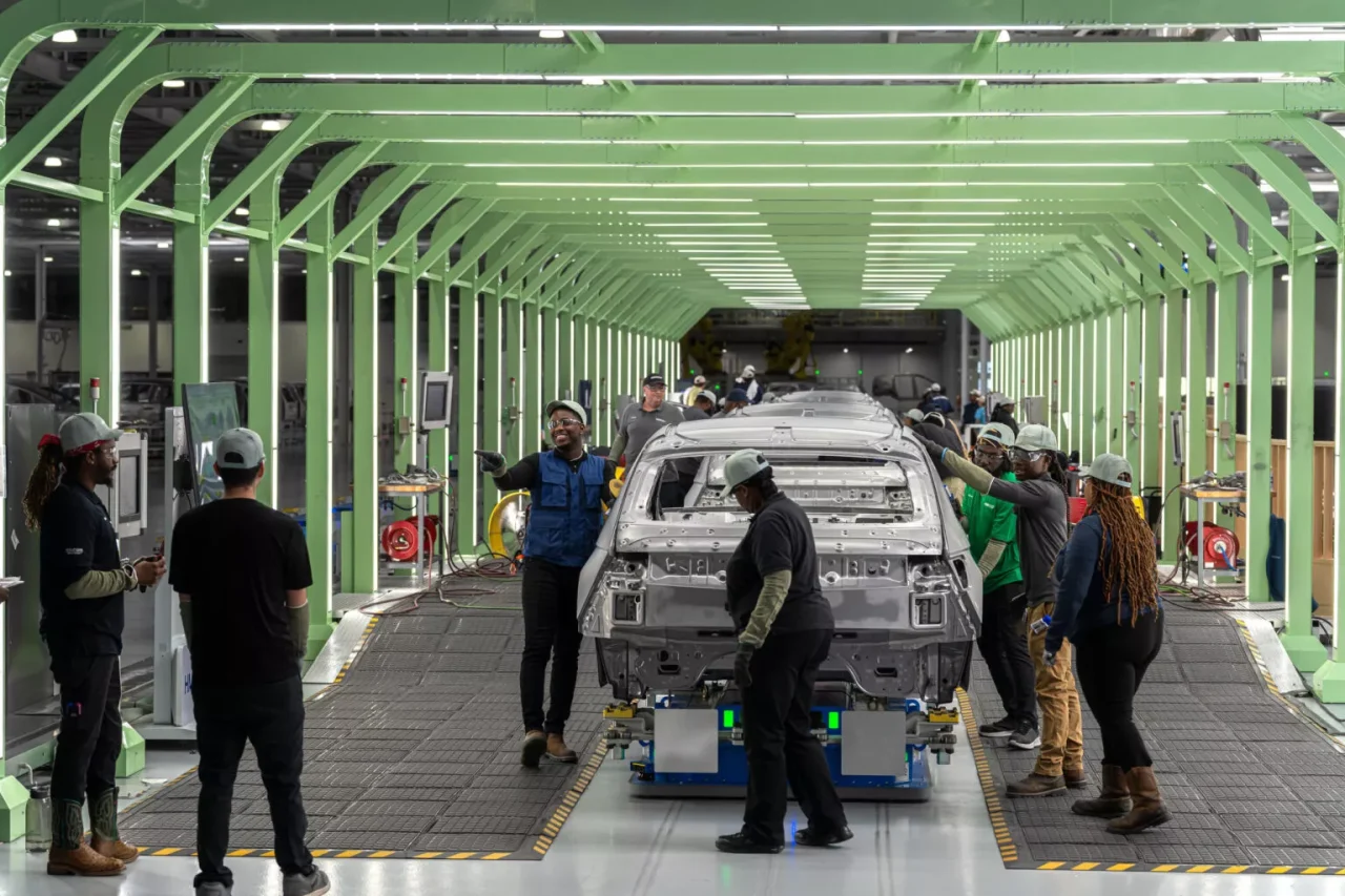 Possíveis tarifas de Trump podem impactar a indústria automotiva global
