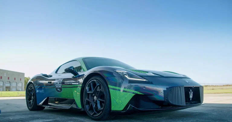 Maserati MC20 alcança 317 km/h com sistema de inteligência artificial
