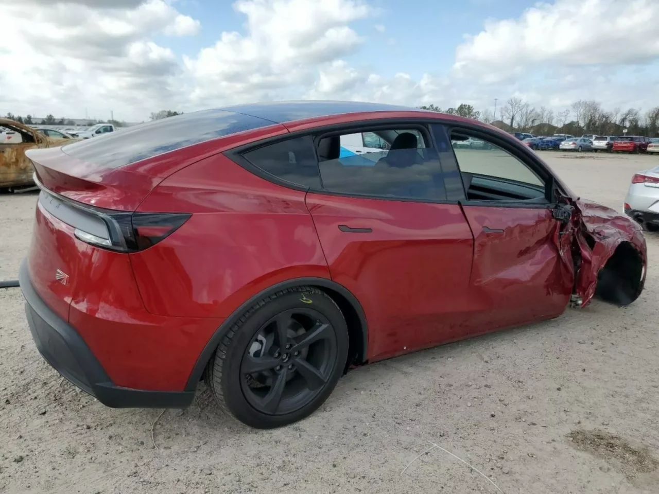 Tesla Model Y 'Juniper' 2026, recém-lançado nos EUA, já é encontrado destruído em leilão
