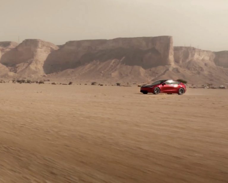 Tesla se prepara para entrar no mercado da Arábia Saudita em abril