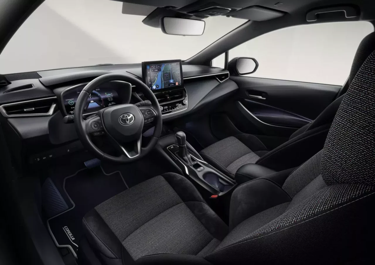 Toyota Corolla 2025 chega com uma atualização sutil no mercado europeu