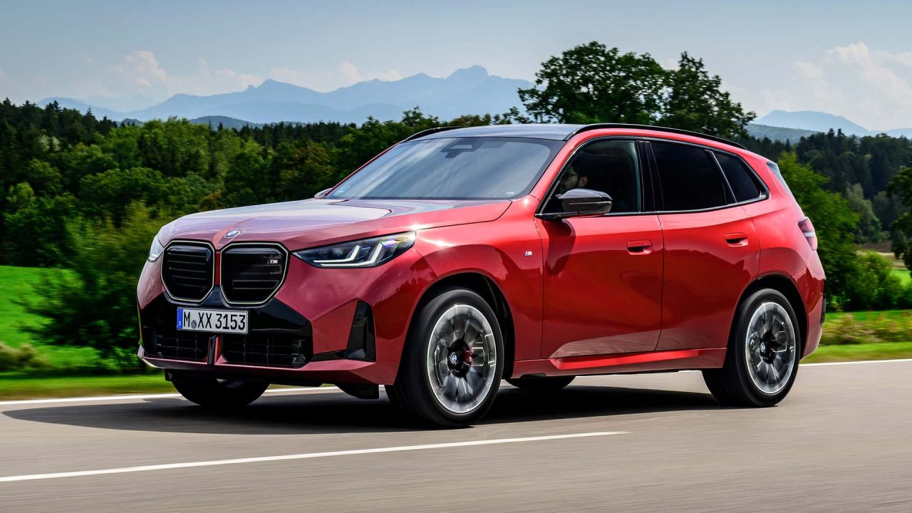 BMW X3 M50 xDrive 2025 chega com design renovado e motor de seis cilindros