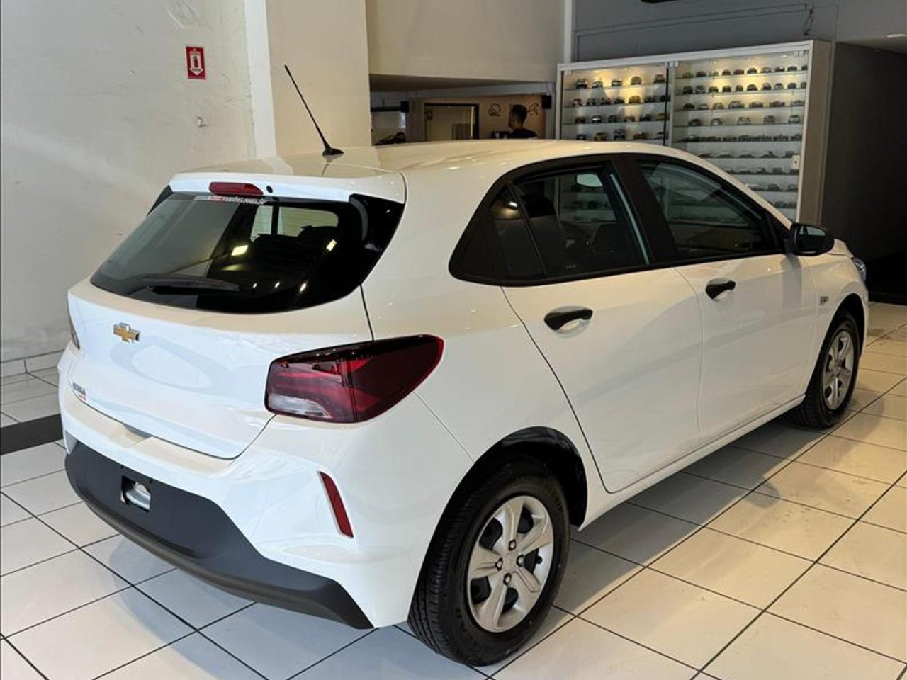 Chevrolet Onix LT Turbo AT com mega oferta: R$ 24,3 mil de desconto para limpar estoque