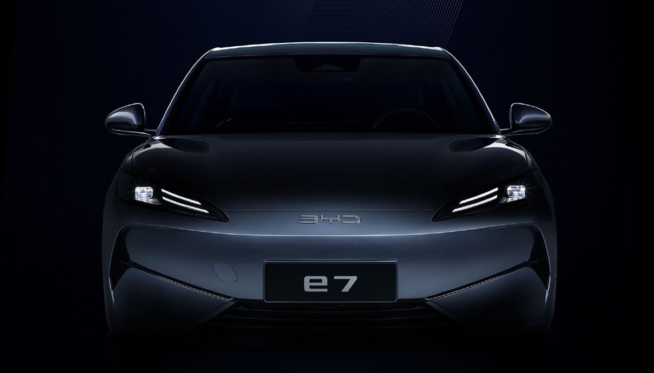 BYD apresenta novo sedan elétrico e7 com autonomia de até 520 km