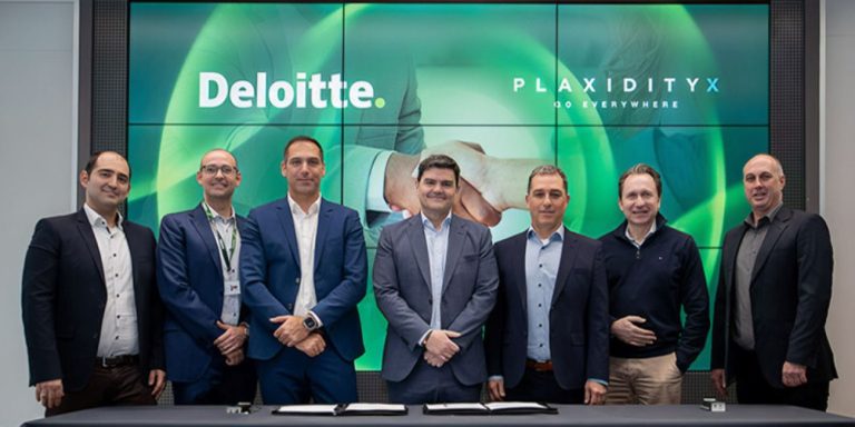 Deloitte Espanha e PlaxidityX unem forças em cibersegurança automotiva