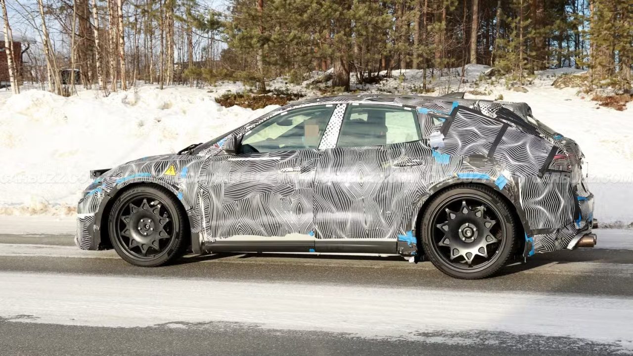 Ferrari testa seu primeiro veículo elétrico com visual de crossover