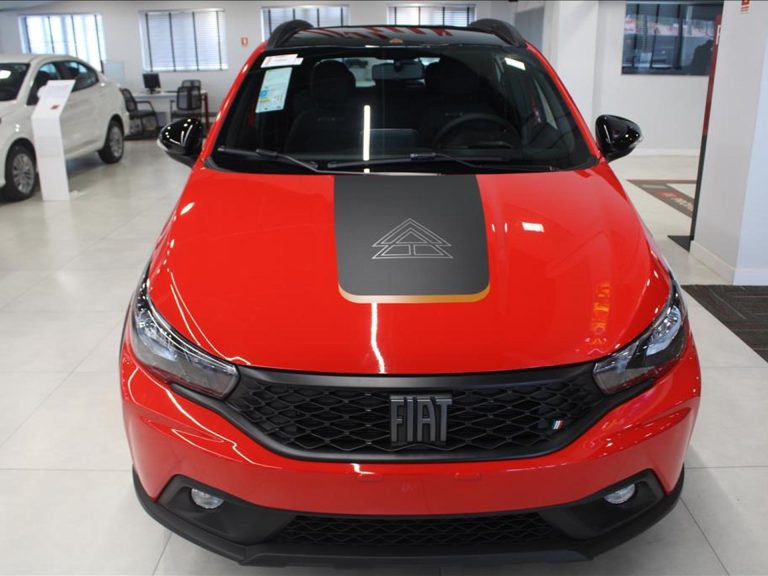 Fiat Argo cresce 23% em março e ameaça liderança do Volkswagen Polo