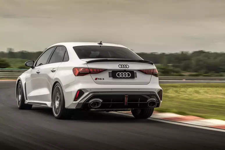 Audi RS 3 chega ao Brasil em duas versões, com preços a partir de R$ 659.990