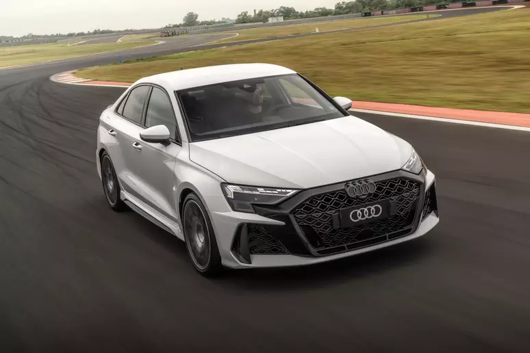 Audi RS 3 chega ao Brasil em duas versões, com preços a partir de R$ 659.990