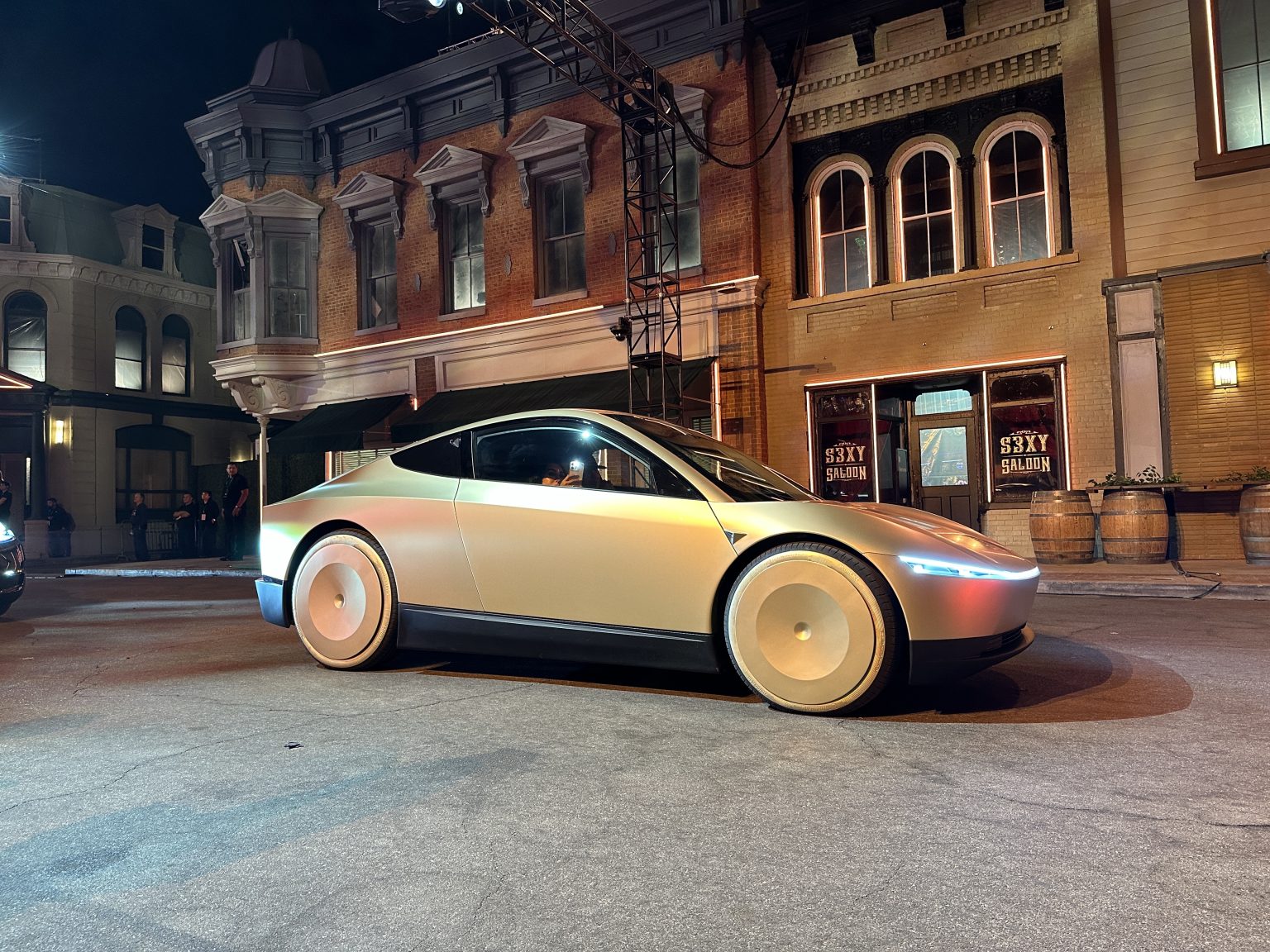 Tesla retoma importação de componentes da China para impulsionar produção de Cybercab e Semi