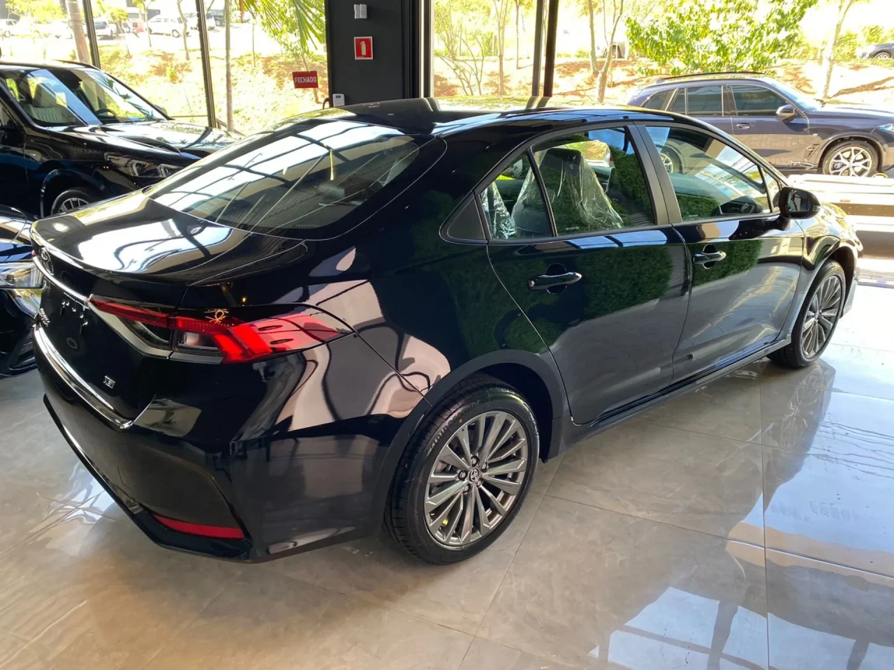 Toyota Corolla GLi pode ser comprado com até R$ 54.061 de desconto em março