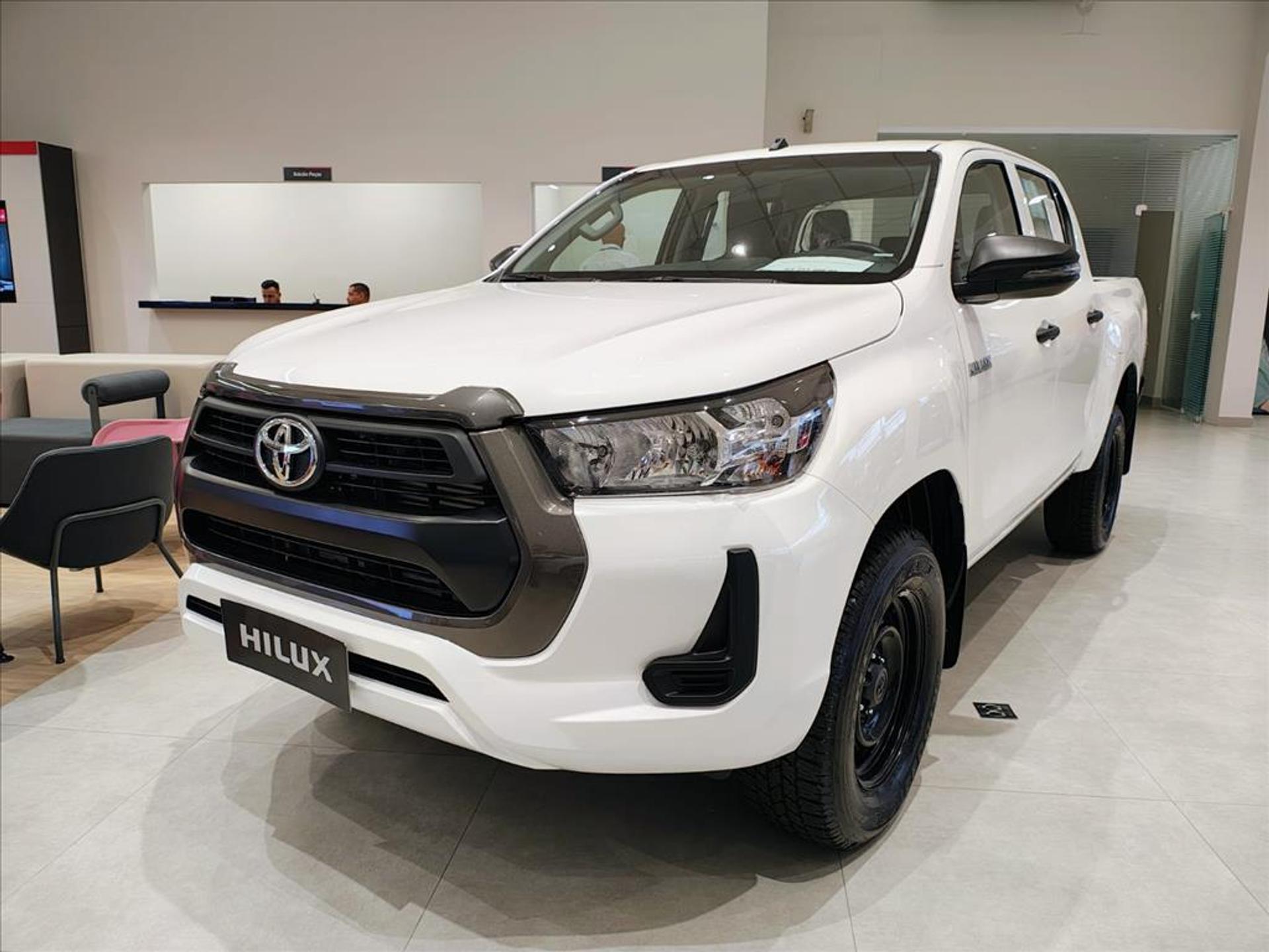 Toyota Hilux SR é ofertado em abril com redução de R$ 55.096 para CNPJ