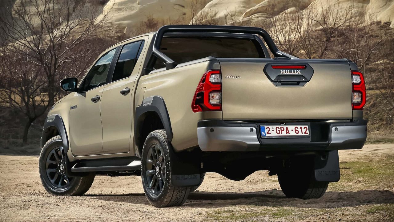 Toyota Hilux 2025 chega à Europa com versão híbrida-leve