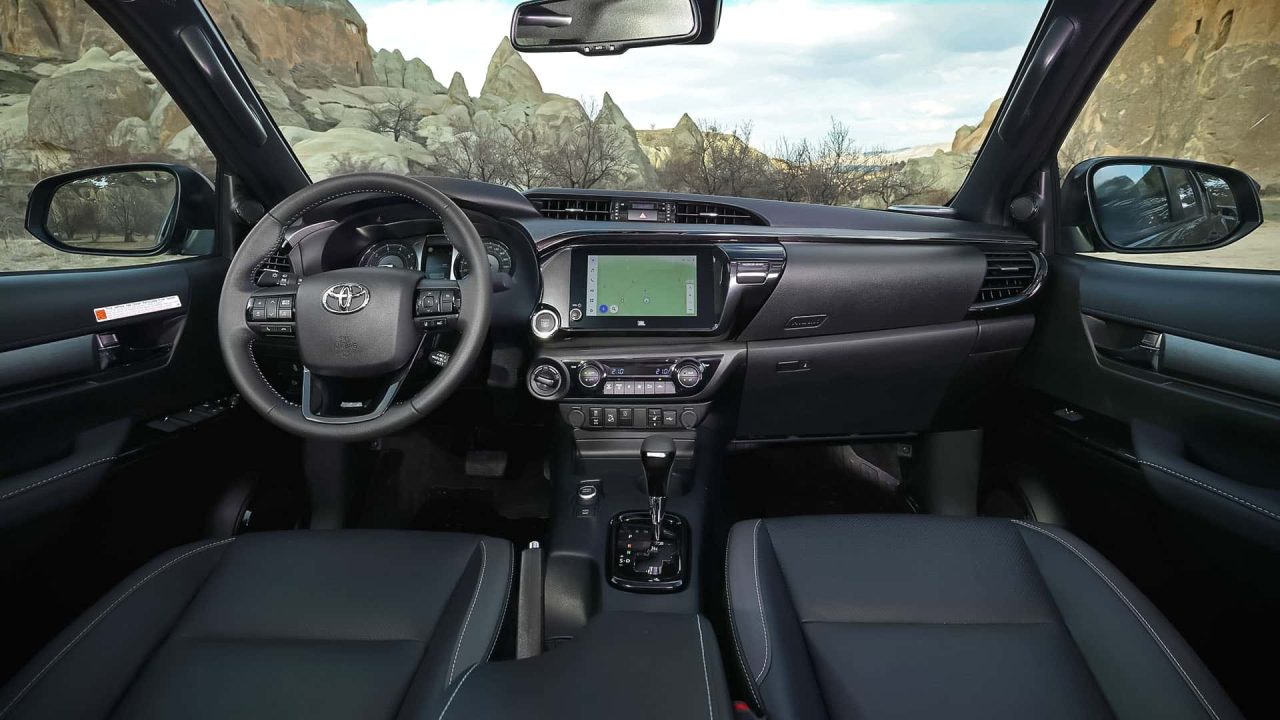 Toyota Hilux 2025 chega à Europa com versão híbrida-leve