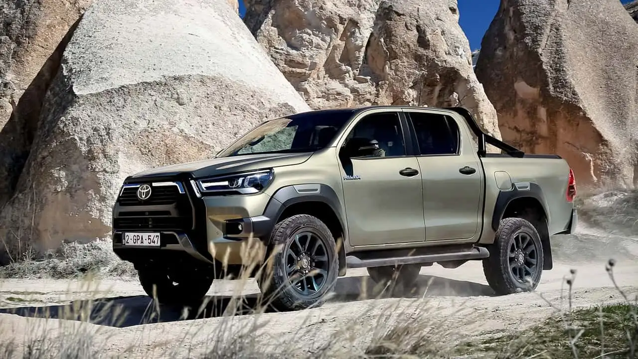 Toyota Hilux 2025 chega à Europa com versão híbrida-leve
