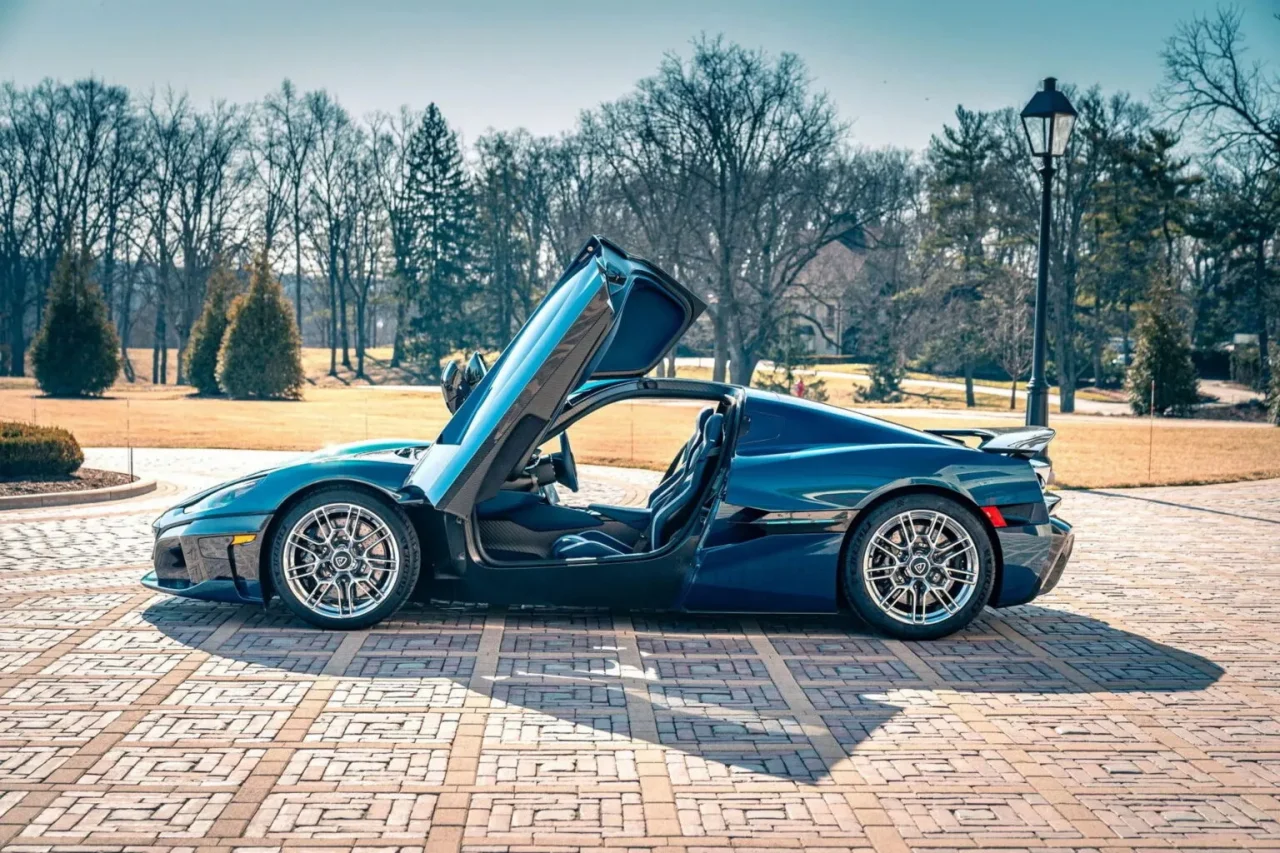 Hiperesportivo elétrico Rimac Nevera surge em leilão ultrapassando a marca de US$ 1 milhão