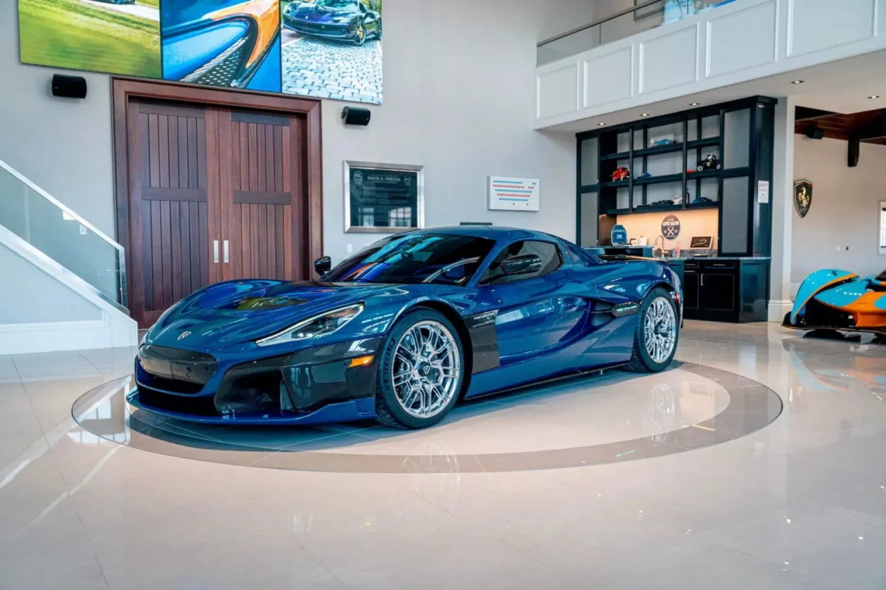 Hiperesportivo elétrico Rimac Nevera surge em leilão ultrapassando a marca de US$ 1 milhão