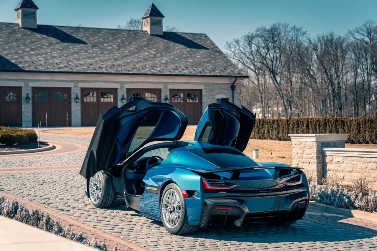 Hiperesportivo elétrico Rimac Nevera surge em leilão ultrapassando a marca de US$ 1 milhão