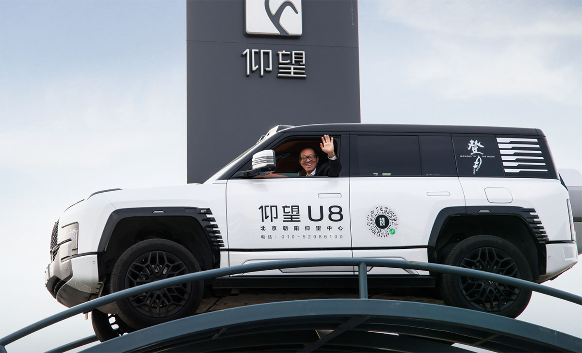 BYD Yangwang atinge a marca de 10 mil entregas, com Yu Minhong como cliente especial