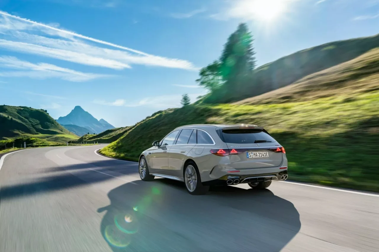 Mercedes-AMG E53 Wagon 2026 chega aos EUA com até 604 cv e edição especial
