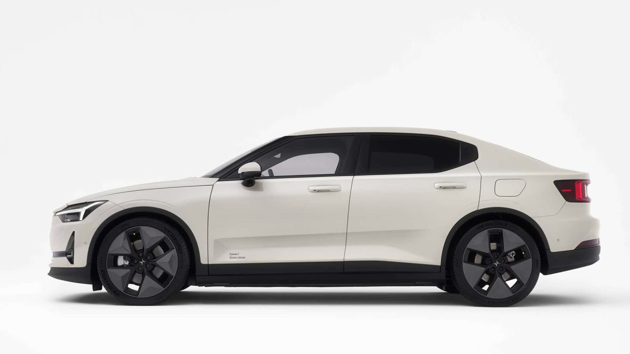 Polestar 2 2026 traz novo processador, sistema de som Bowers & Wilkins e mais