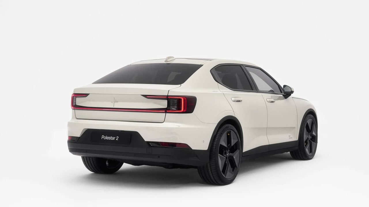 Polestar 2 2026 traz novo processador, sistema de som Bowers & Wilkins e mais