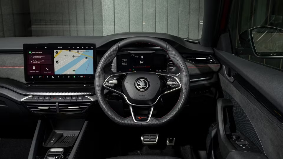 Skoda Octavia RS 2025: Teste revela alegria ao dirigir e praticidade aprimorada