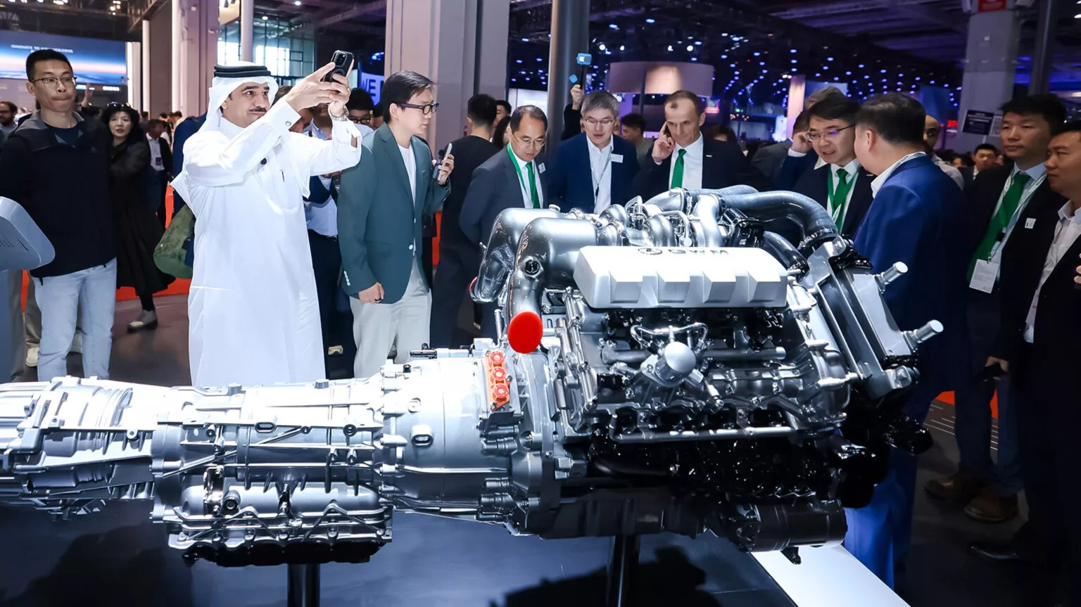 GWM apresenta motor V8 bi-turbo híbrido plug-In no Salão de Xangai