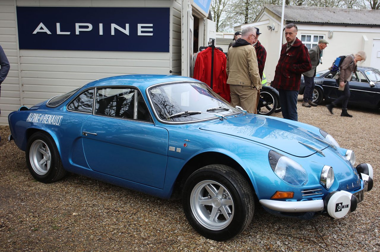 Alpine celebra 70 anos com desfile histórico no Goodwood Members' Meeting