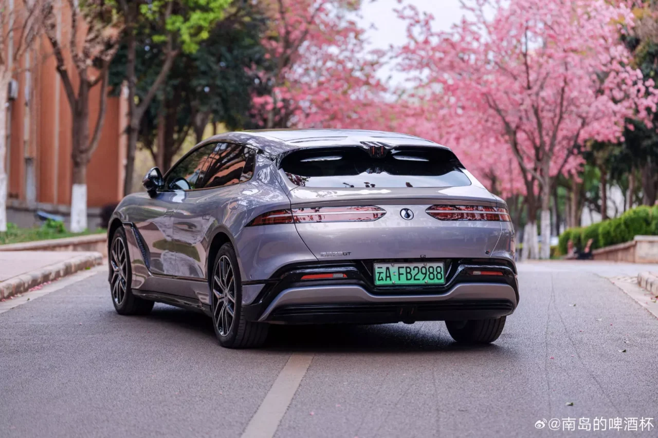 BYD lança marca Denza na Europa com modelo Z9 GT de 962 cv