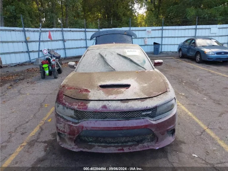 Dodge Charger Daytona 340 danificado por enchente é leiloado após resgate em Michigan